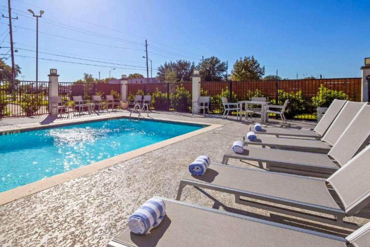 Comfort Inn & Suites Houston I-45 North - Iah Aldine Екстериор снимка