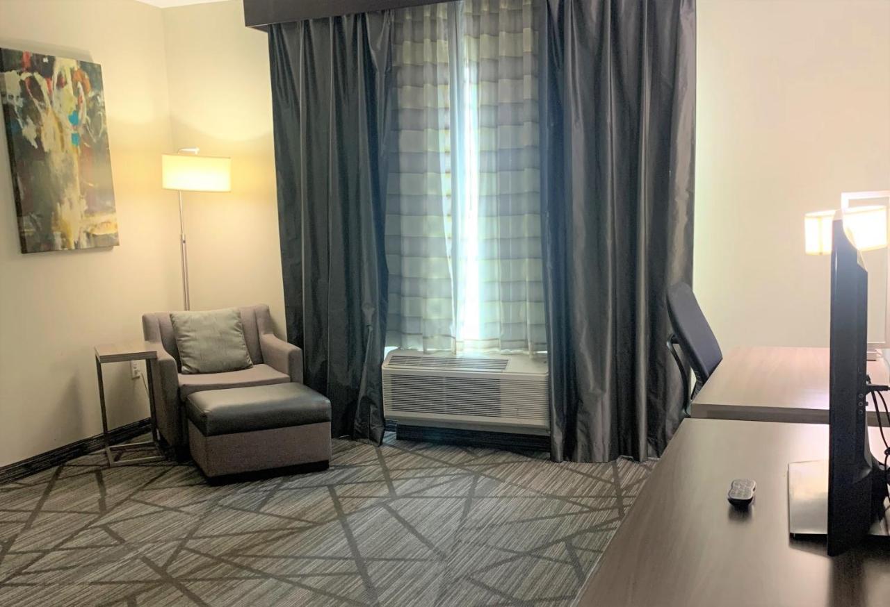 Comfort Inn & Suites Houston I-45 North - Iah Aldine Екстериор снимка